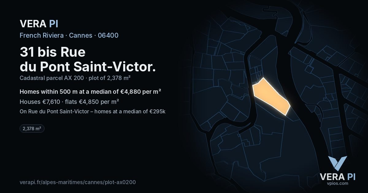 31 bis Rue du Pont Saint-Victor, Cannes at night – the plot lit, the parcels around coloured by the prices near them