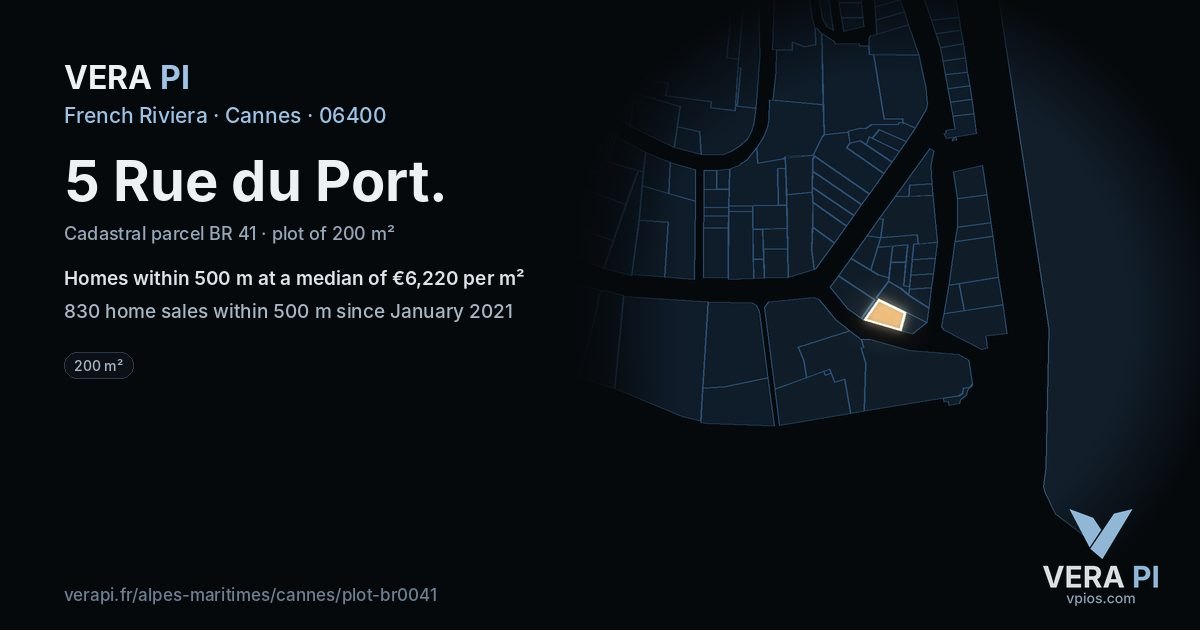 5 Rue du Port, Cannes at night – the plot lit, the parcels around coloured by the prices near them