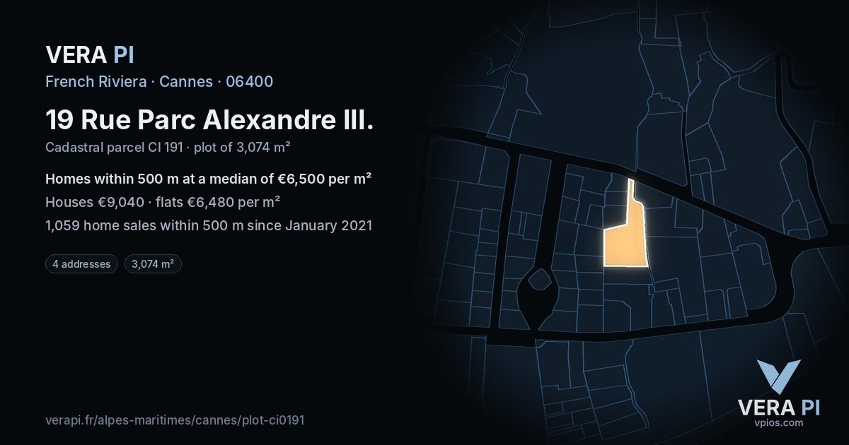 19 Rue Parc Alexandre III, Cannes at night – the plot lit, the parcels around coloured by the prices near them