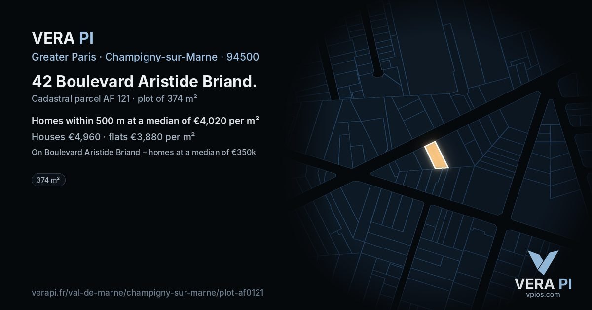 42 Boulevard Aristide Briand, Champigny-sur-Marne at night – the plot lit, the parcels around coloured by the prices near them
