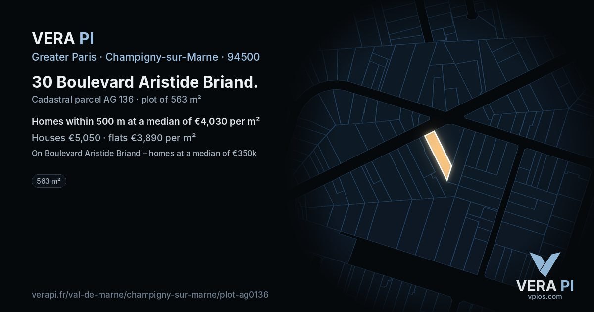 30 Boulevard Aristide Briand, Champigny-sur-Marne at night – the plot lit, the parcels around coloured by the prices near them