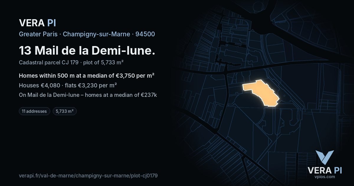 13 Mail de la Demi-lune, Champigny-sur-Marne at night – the plot lit, the parcels around coloured by the prices near them