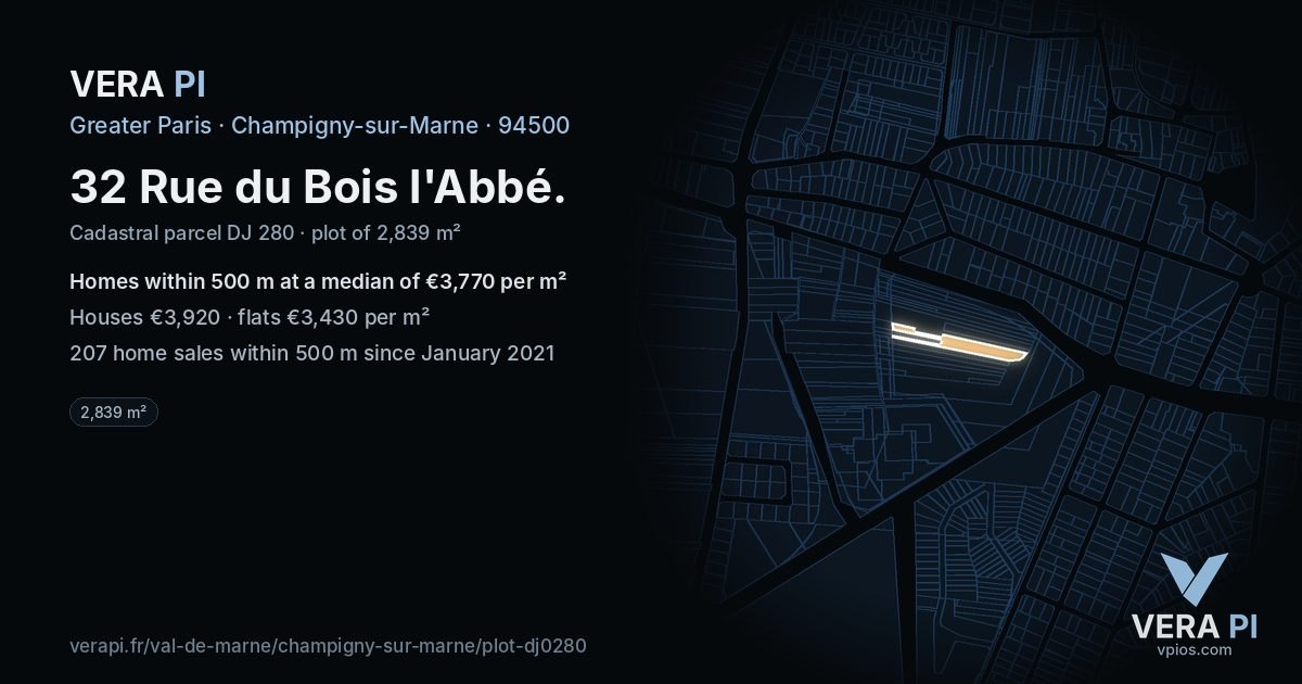 32 Rue du Bois l'Abbé, Champigny-sur-Marne at night – the plot lit, the parcels around coloured by the prices near them