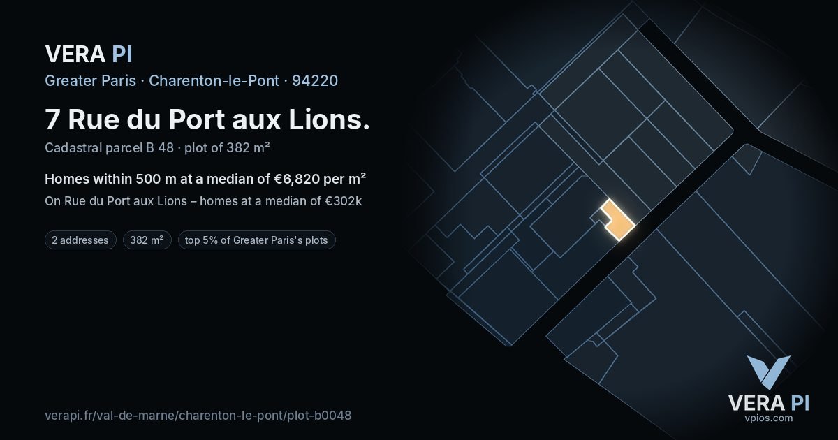 7 Rue du Port aux Lions, Charenton-le-Pont at night – the plot lit, the parcels around coloured by the prices near them