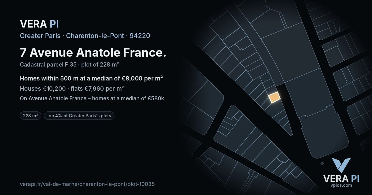 7 Avenue Anatole France, Charenton-le-Pont at night – the plot lit, the parcels around coloured by the prices near them