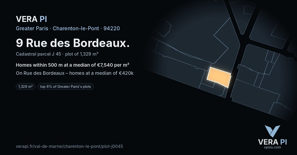 9 Rue des Bordeaux, Charenton-le-Pont at night – the plot lit, the parcels around coloured by the prices near them