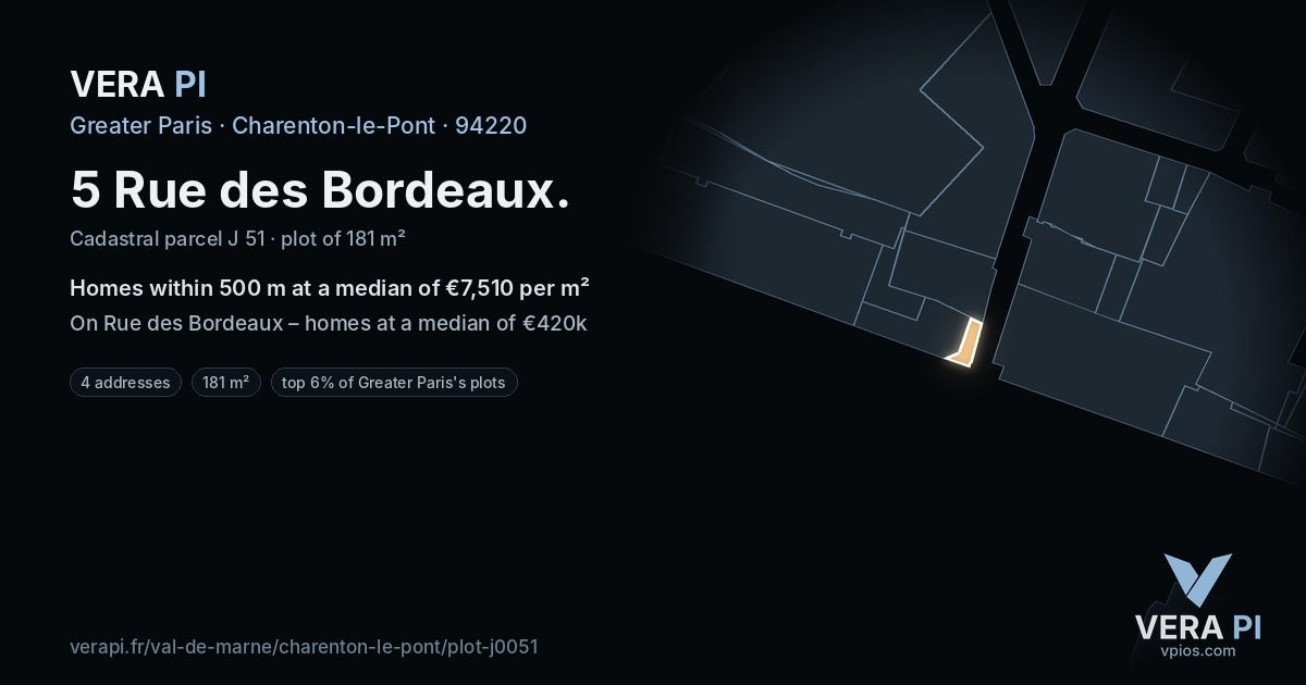 5 Rue des Bordeaux, Charenton-le-Pont at night – the plot lit, the parcels around coloured by the prices near them