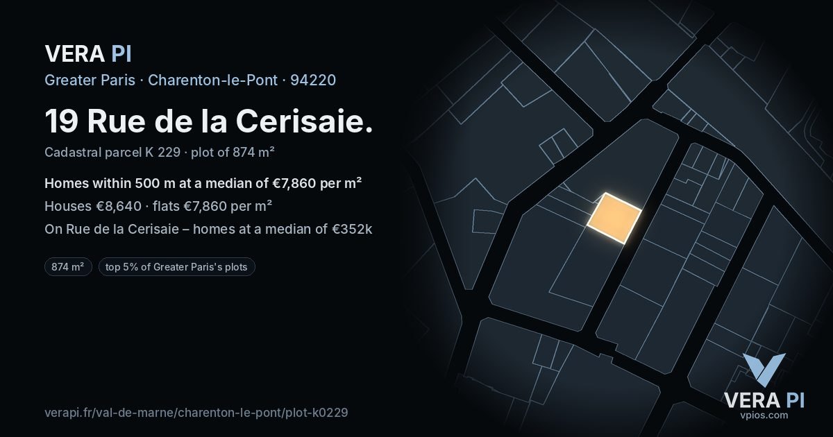 19 Rue de la Cerisaie, Charenton-le-Pont at night – the plot lit, the parcels around coloured by the prices near them