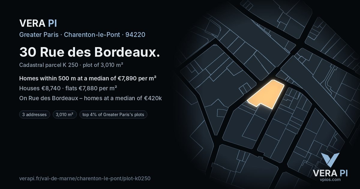 30 Rue des Bordeaux, Charenton-le-Pont at night – the plot lit, the parcels around coloured by the prices near them