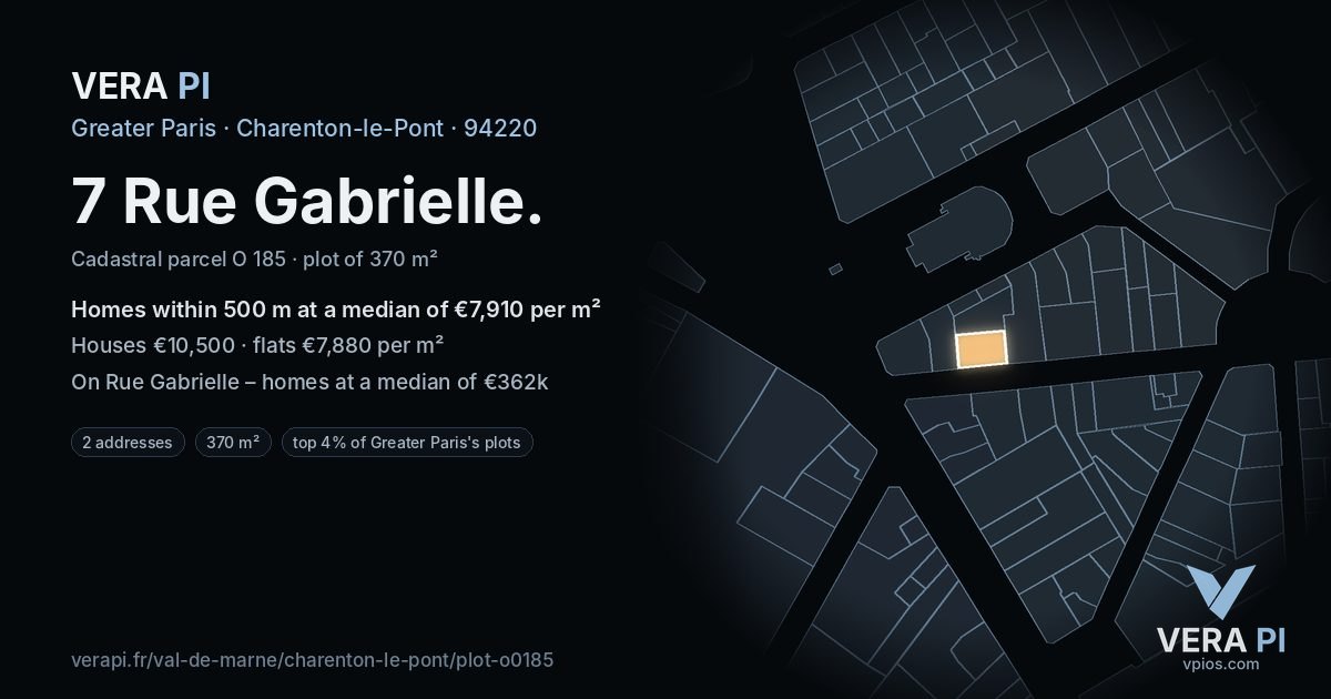 7 Rue Gabrielle, Charenton-le-Pont at night – the plot lit, the parcels around coloured by the prices near them