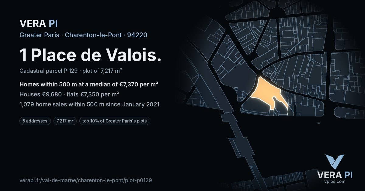 1 Place de Valois, Charenton-le-Pont at night – the plot lit, the parcels around coloured by the prices near them