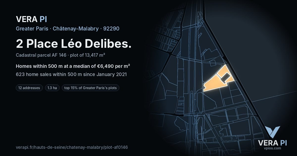 2 Place Léo Delibes, Châtenay-Malabry at night – the plot lit, the parcels around coloured by the prices near them