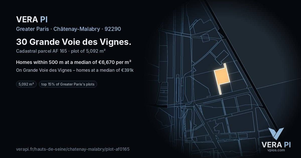 30 Grande Voie des Vignes, Châtenay-Malabry at night – the plot lit, the parcels around coloured by the prices near them