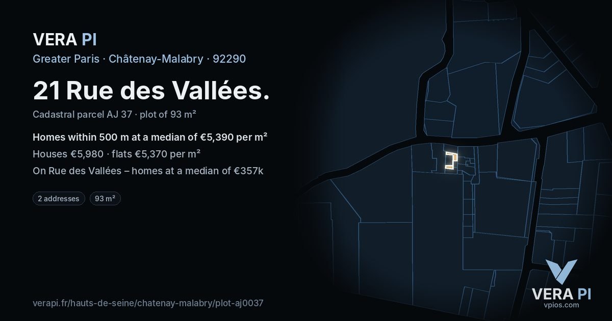21 Rue des Vallées, Châtenay-Malabry at night – the plot lit, the parcels around coloured by the prices near them