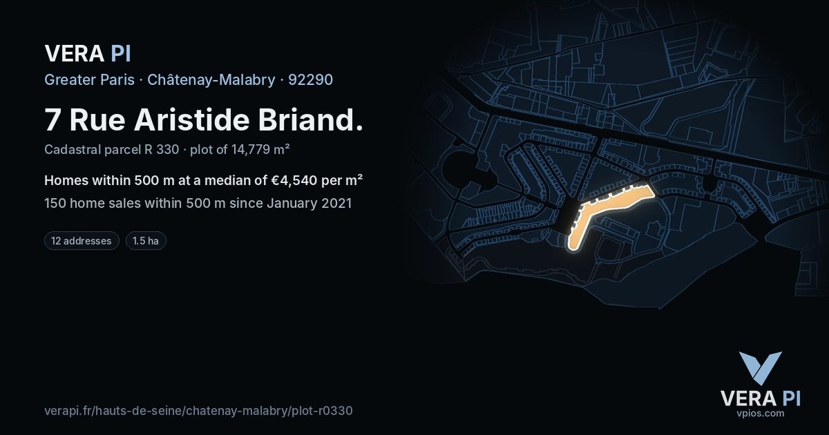 7 Rue Aristide Briand, Châtenay-Malabry at night – the plot lit, the parcels around coloured by the prices near them