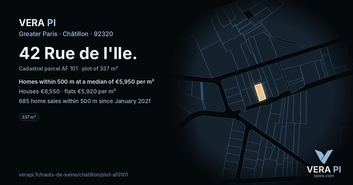 42 Rue de l'Ile, Châtillon at night – the plot lit, the parcels around coloured by the prices near them