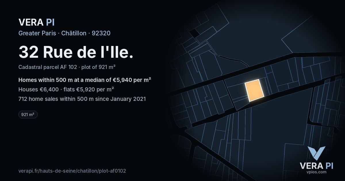 32 Rue de l'Ile, Châtillon at night – the plot lit, the parcels around coloured by the prices near them