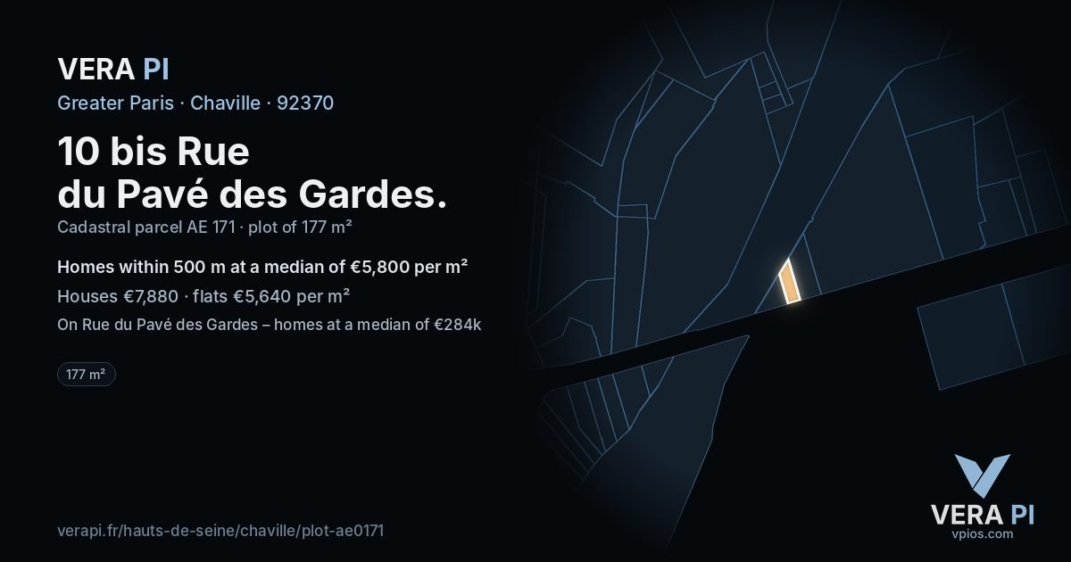 10 bis Rue du Pavé des Gardes, Chaville at night – the plot lit, the parcels around coloured by the prices near them