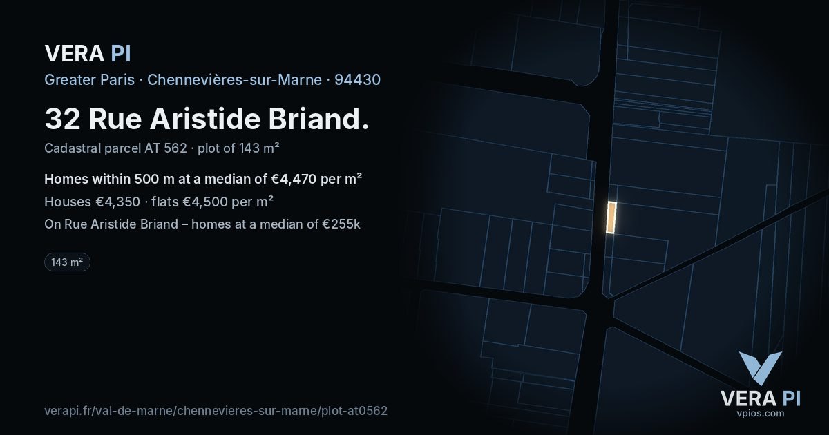 32 Rue Aristide Briand, Chennevières-sur-Marne at night – the plot lit, the parcels around coloured by the prices near them