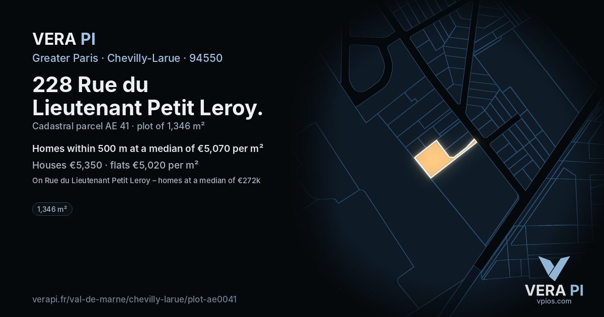 228 Rue du Lieutenant Petit Leroy, Chevilly-Larue at night – the plot lit, the parcels around coloured by the prices near them