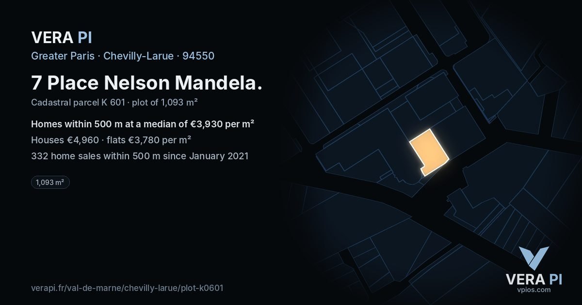 7 Place Nelson Mandela, Chevilly-Larue at night – the plot lit, the parcels around coloured by the prices near them