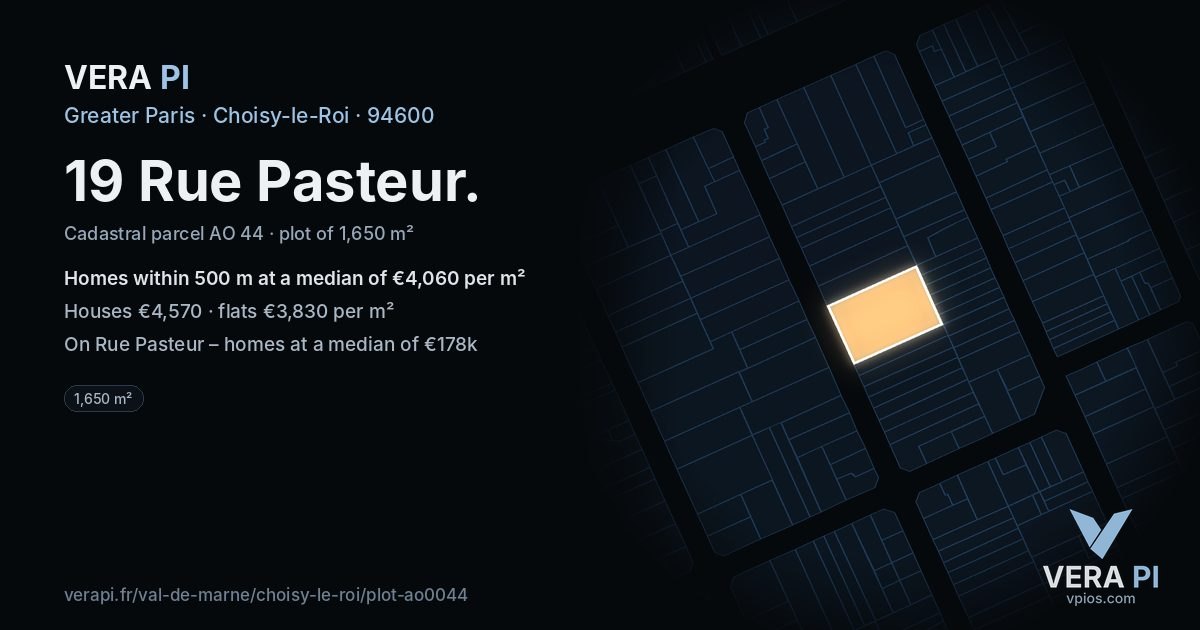 19 Rue Pasteur, Choisy-le-Roi at night – the plot lit, the parcels around coloured by the prices near them