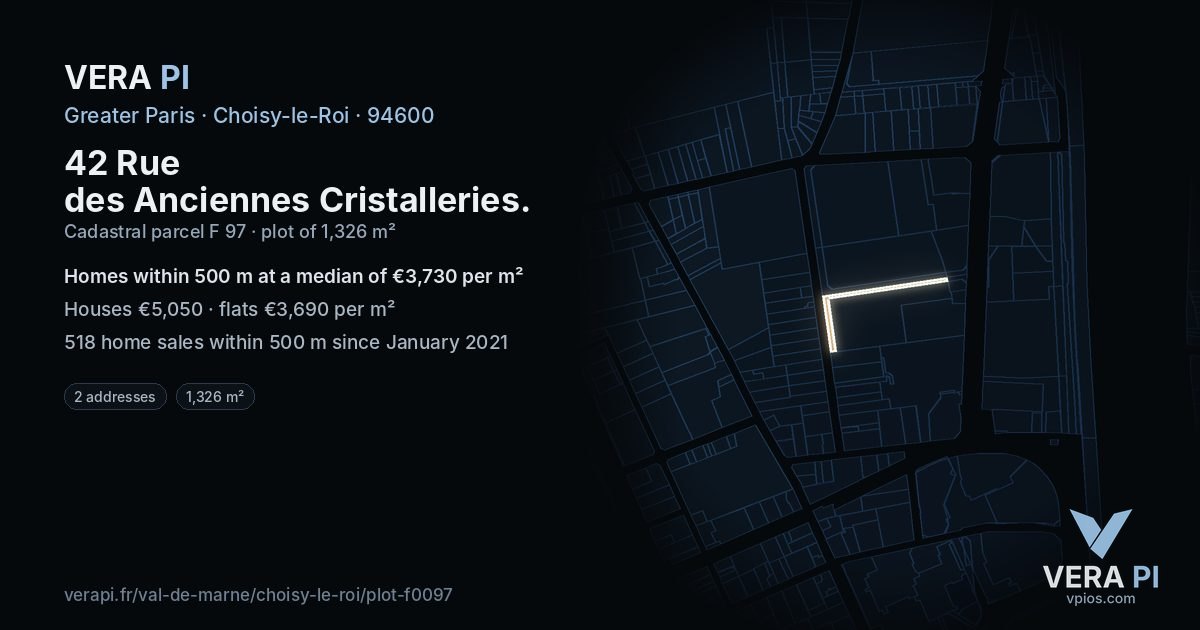 42 Rue des Anciennes Cristalleries, Choisy-le-Roi at night – the plot lit, the parcels around coloured by the prices near them