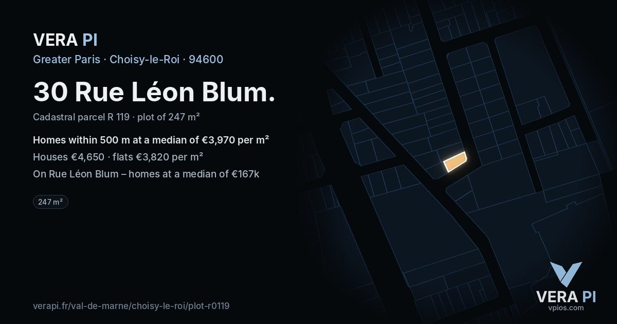 30 Rue Léon Blum, Choisy-le-Roi at night – the plot lit, the parcels around coloured by the prices near them