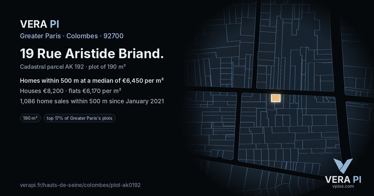 19 Rue Aristide Briand, Colombes at night – the plot lit, the parcels around coloured by the prices near them