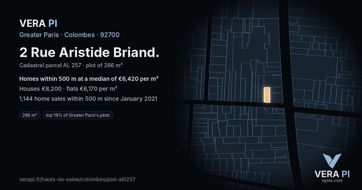 2 Rue Aristide Briand, Colombes at night – the plot lit, the parcels around coloured by the prices near them