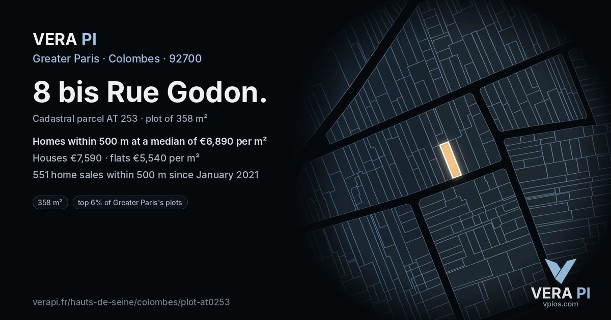 8 bis Rue Godon, Colombes at night – the plot lit, the parcels around coloured by the prices near them