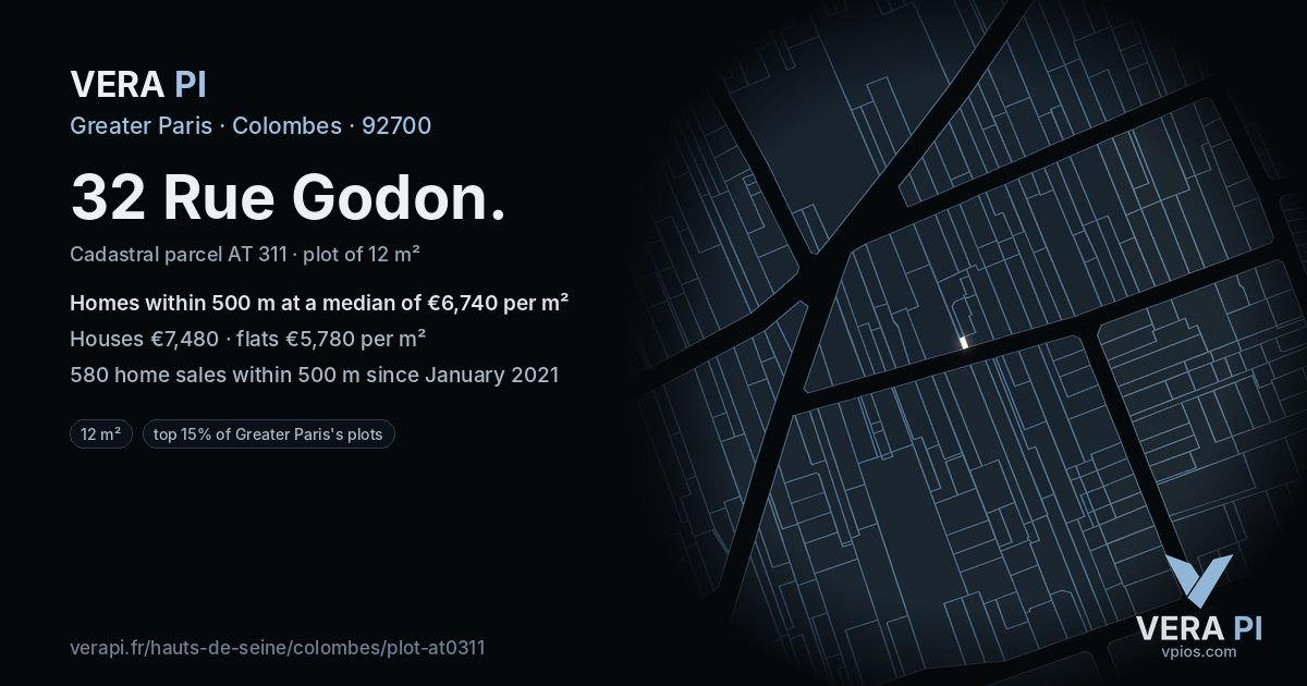 32 Rue Godon, Colombes at night – the plot lit, the parcels around coloured by the prices near them