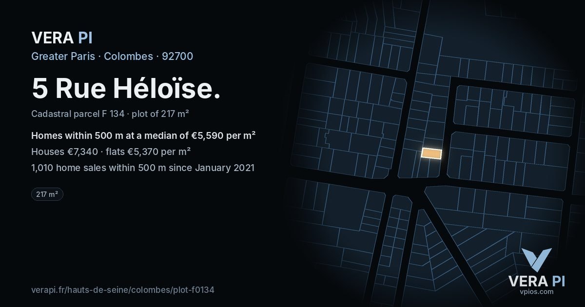 5 Rue Héloïse, Colombes at night – the plot lit, the parcels around coloured by the prices near them