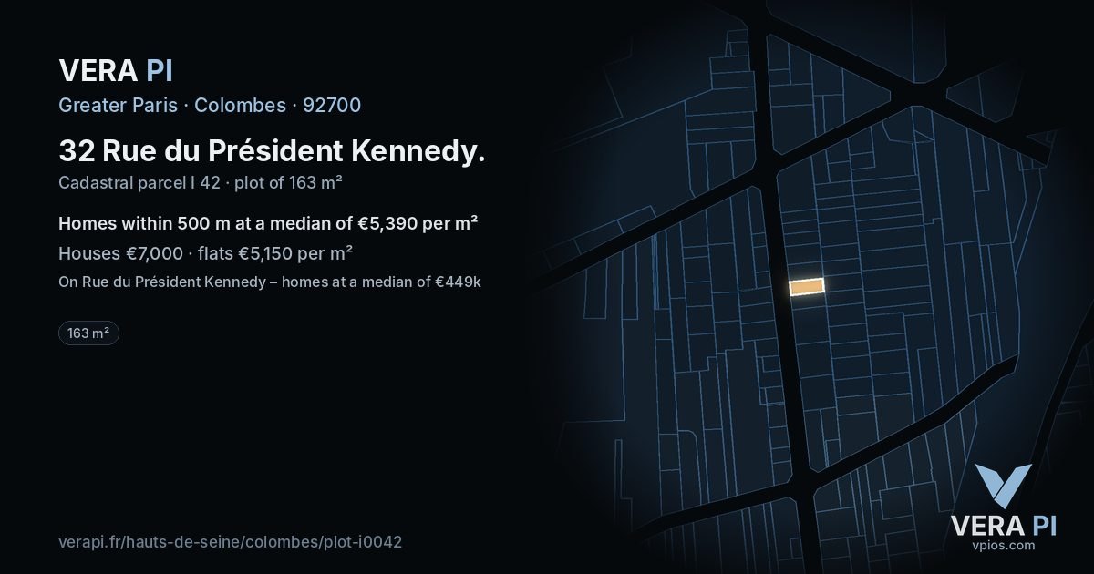 32 Rue du Président Kennedy, Colombes at night – the plot lit, the parcels around coloured by the prices near them