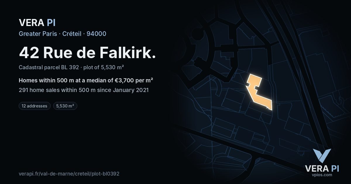 42 Rue de Falkirk, Créteil at night – the plot lit, the parcels around coloured by the prices near them