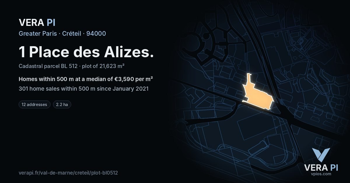 1 Place des Alizes, Créteil at night – the plot lit, the parcels around coloured by the prices near them