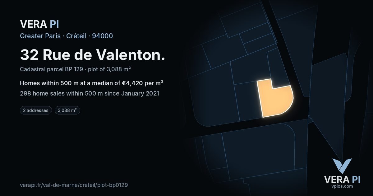 32 Rue de Valenton, Créteil at night – the plot lit, the parcels around coloured by the prices near them