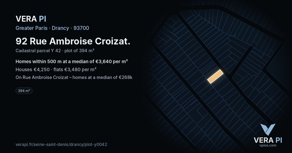 92 Rue Ambroise Croizat, Drancy at night – the plot lit, the parcels around coloured by the prices near them