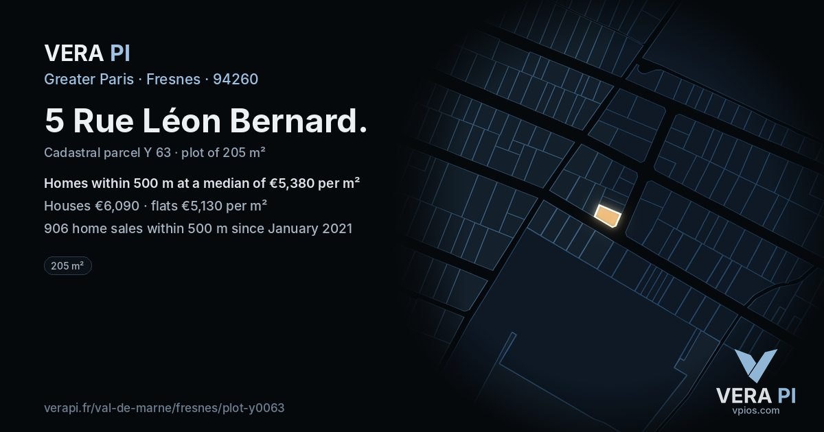 5 Rue Léon Bernard, Fresnes at night – the plot lit, the parcels around coloured by the prices near them