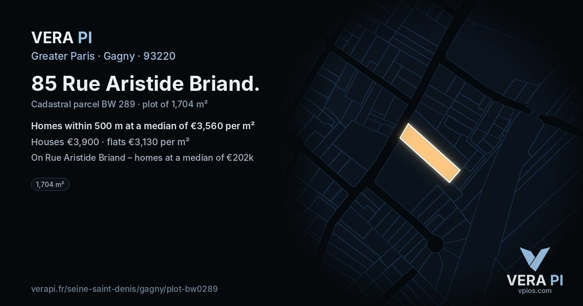 85 Rue Aristide Briand, Gagny at night – the plot lit, the parcels around coloured by the prices near them
