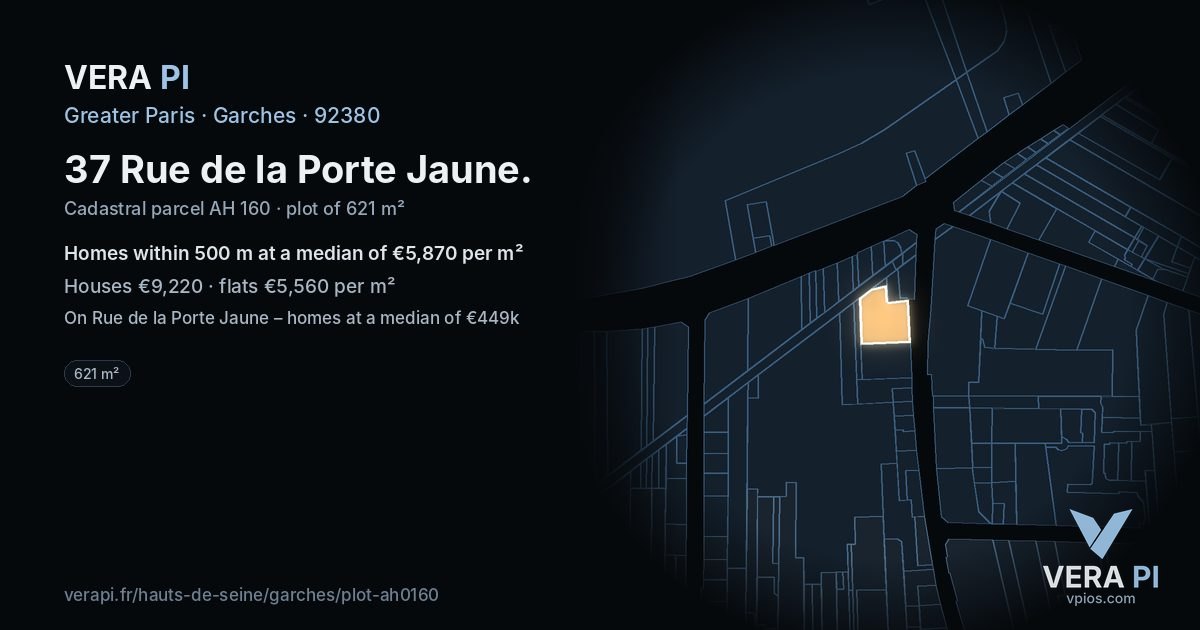 37 Rue de la Porte Jaune, Garches at night – the plot lit, the parcels around coloured by the prices near them