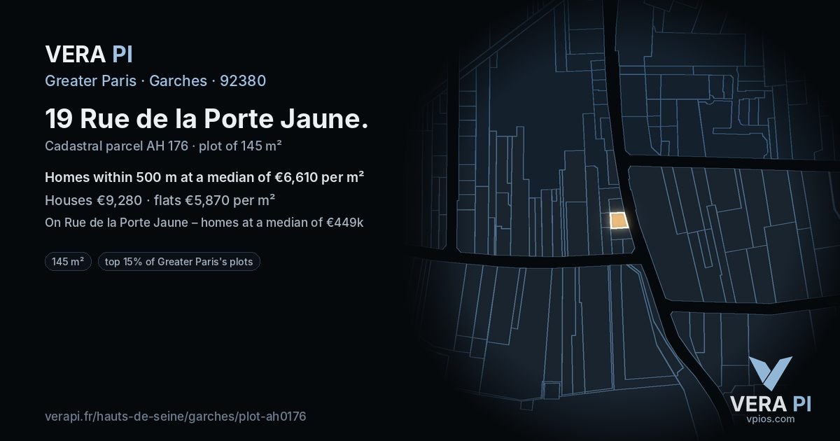19 Rue de la Porte Jaune, Garches at night – the plot lit, the parcels around coloured by the prices near them
