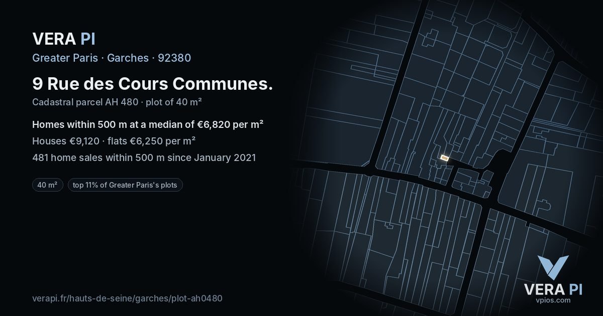 9 Rue des Cours Communes, Garches at night – the plot lit, the parcels around coloured by the prices near them