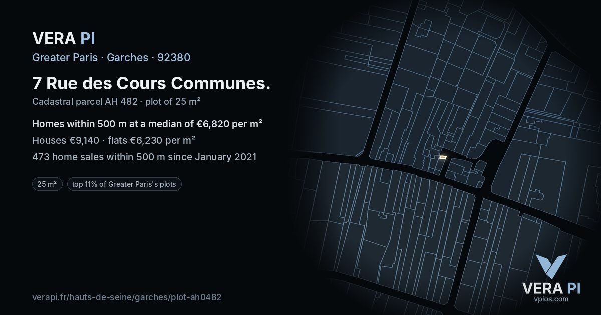 7 Rue des Cours Communes, Garches at night – the plot lit, the parcels around coloured by the prices near them