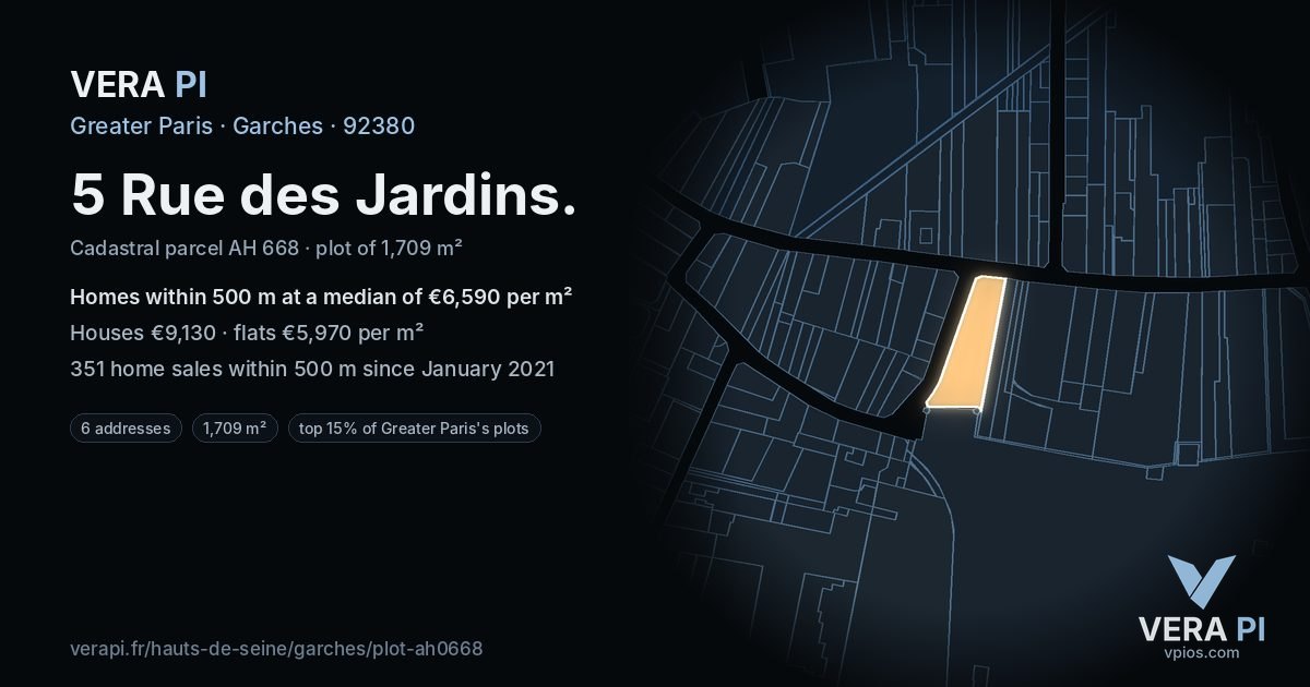 5 Rue des Jardins, Garches at night – the plot lit, the parcels around coloured by the prices near them