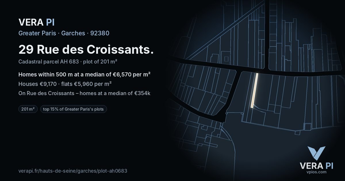 29 Rue des Croissants, Garches at night – the plot lit, the parcels around coloured by the prices near them