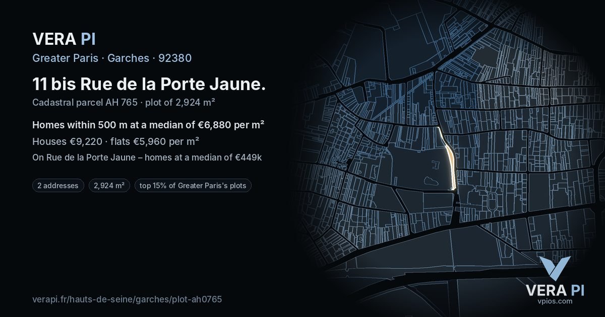11 bis Rue de la Porte Jaune, Garches at night – the plot lit, the parcels around coloured by the prices near them