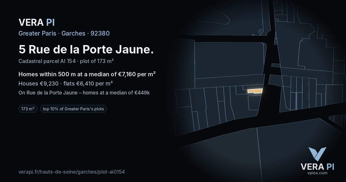 5 Rue de la Porte Jaune, Garches at night – the plot lit, the parcels around coloured by the prices near them