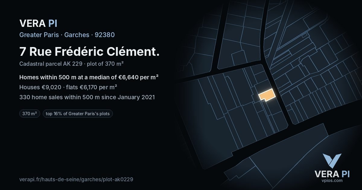 7 Rue Frédéric Clément, Garches at night – the plot lit, the parcels around coloured by the prices near them