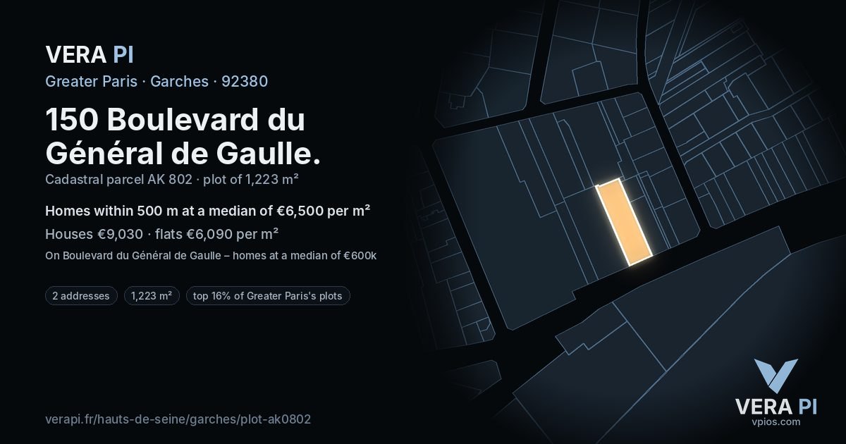 150 Boulevard du Général de Gaulle, Garches at night – the plot lit, the parcels around coloured by the prices near them